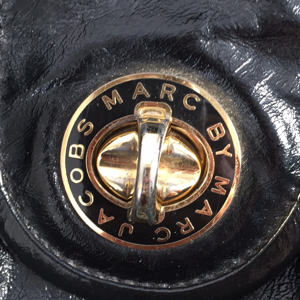 Marc by Marc Jacobs black patent leather bag - Picture 7 of 7